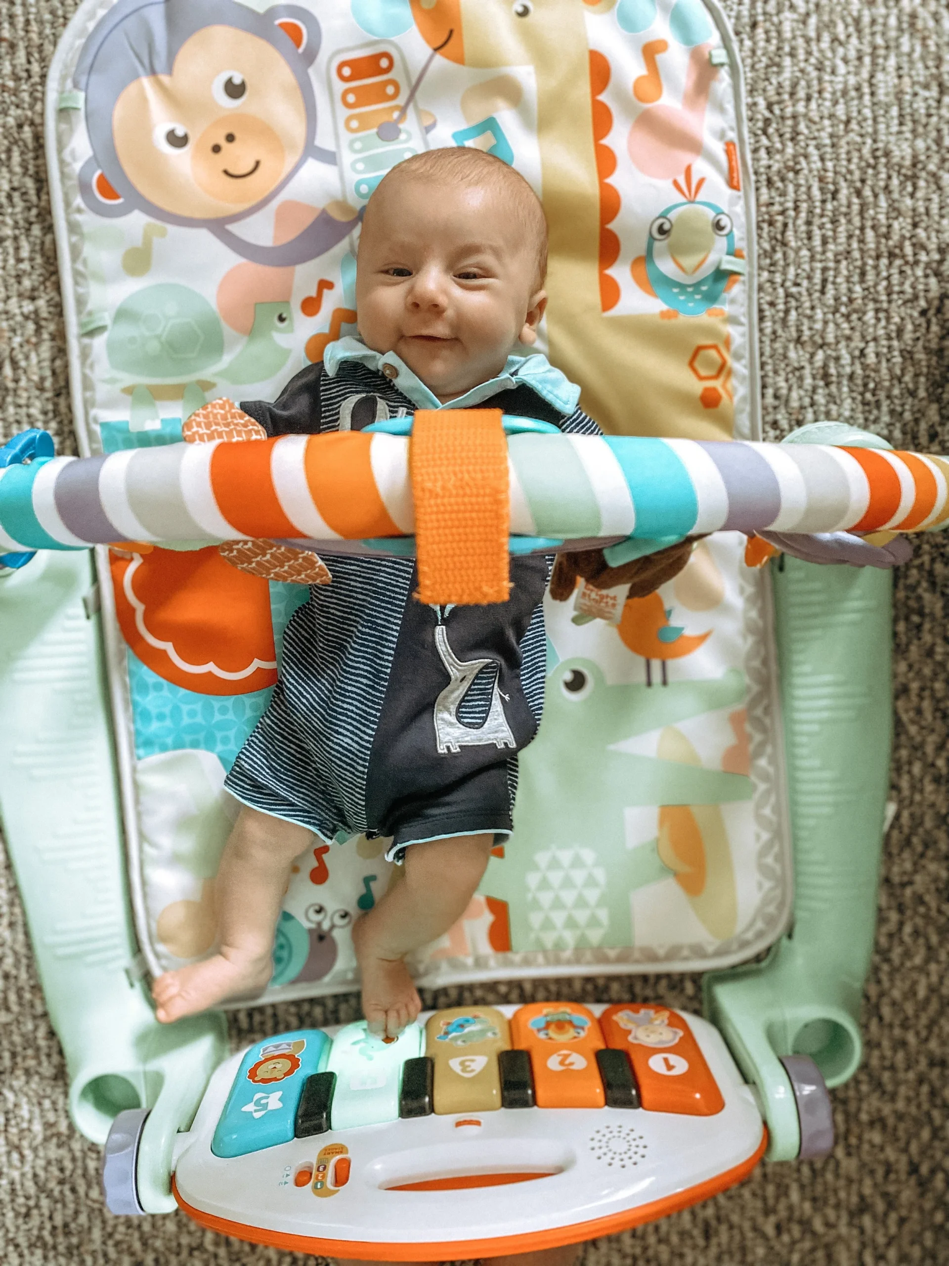 Kick, kick, kick! This piano mat is an excellent “floor play” activity that motivates baby to reach, grasp, and kick those legs!