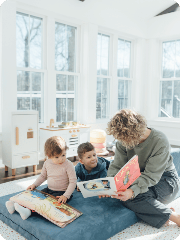 Mom and toddlers read books together