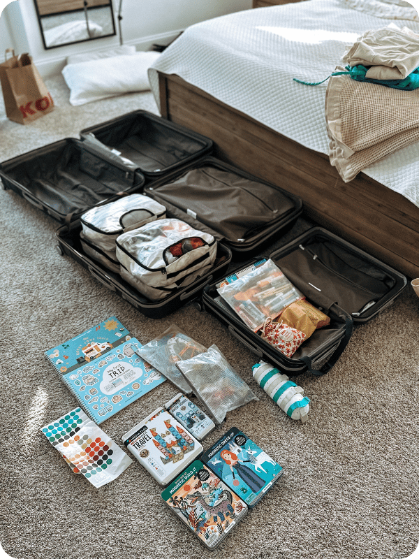samsonite luggage set being packed with packing cubes 