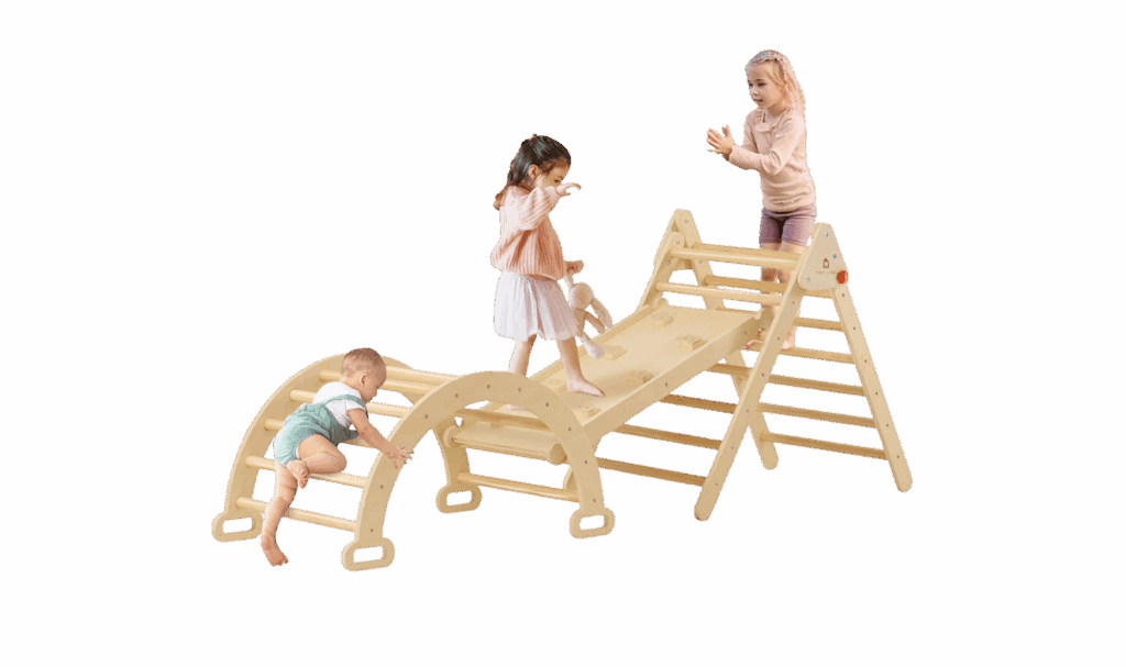 Pikler triangle climbing set in natural wood