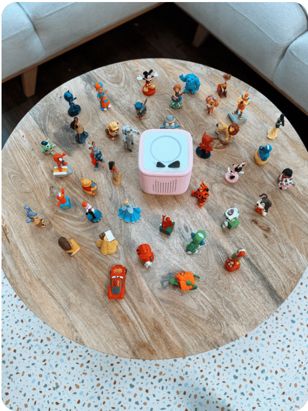toniebox and lots of different tonie figurines on a table